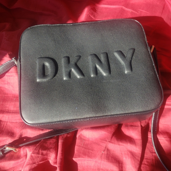 DKNY - Picture 2 of 2